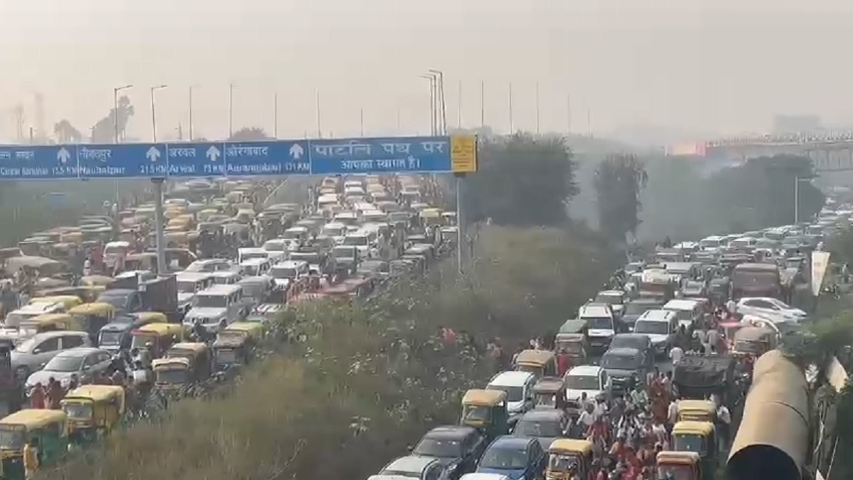 कार्तिक पूर्णिमा पर राजधानी पटना में लगा लंबा भीषण जाम, रेंगती नजर आई गाड़ियां, ट्रैफिक व्यवस्था पूरी तरह ध्वस्त