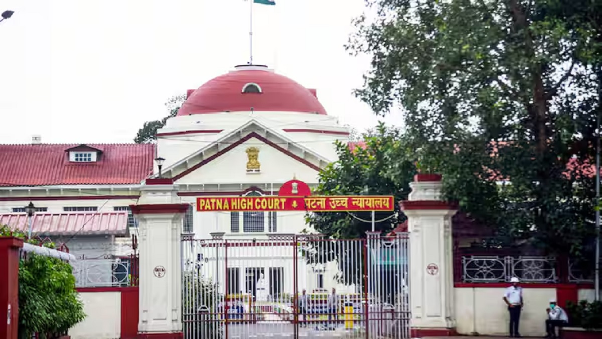 बिहार में शिक्षकों के लिए बड़ी खबर, पटना हाईकोर्ट ने ट्रांसफर-पोस्टिंग पर लगाई रोक, जानें वजह?
