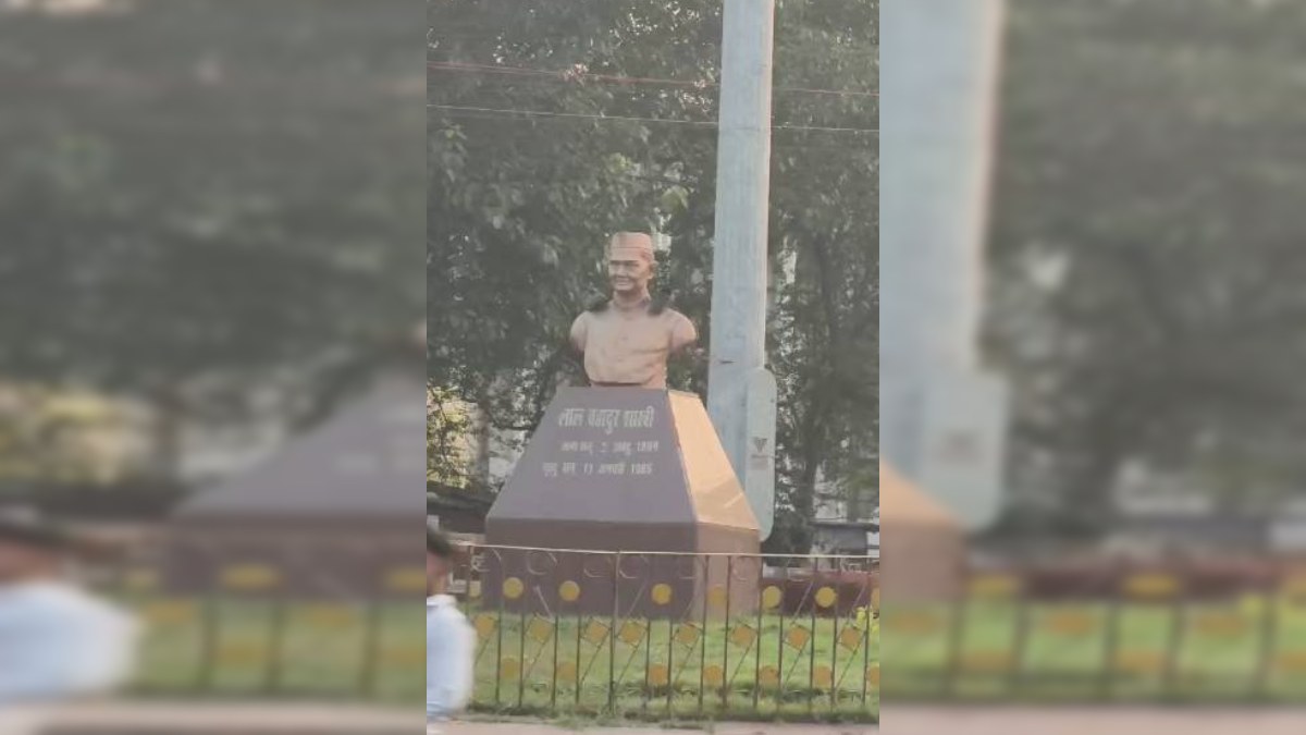 पूर्व प्रधानमंत्री का अपमान: प्रतिमा पर पहनाई जूतों की माला, थाने पहुंचे कांग्रेसी, आरोपियों के खिलाफ कार्रवाई की मांग