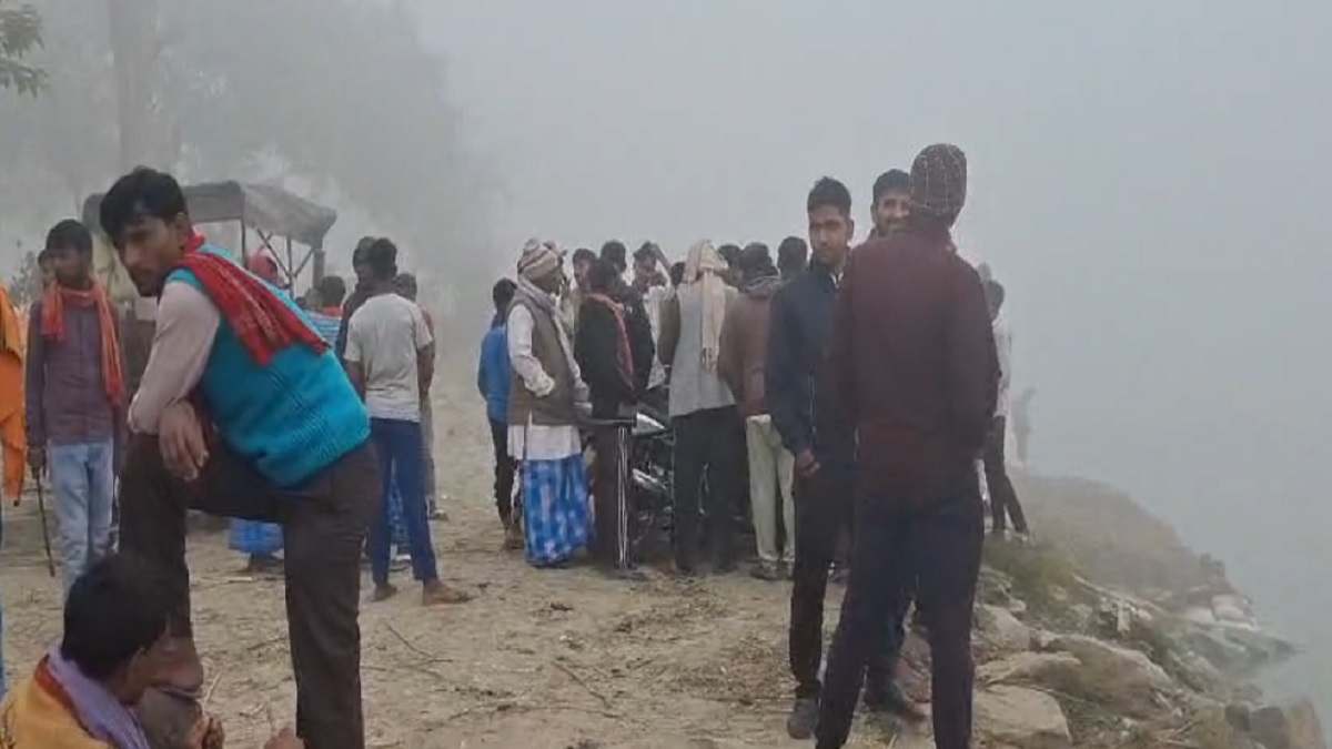 बगहा में बड़ा हादसा, नदी में पत्थर से टकराकर दो हिस्सों में बंटी नाव, 20 लोग थे सवार