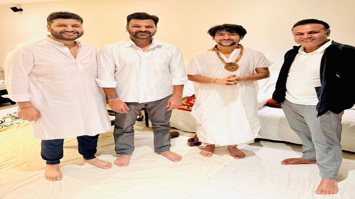 ‘मुल्तान के सुल्तान’ ने बागेश्वर बाबा से की मुलाकात, पूर्व भारतीय क्रिकेटरों ने धीरेंद्र शास्त्री से लिया आशीर्वाद