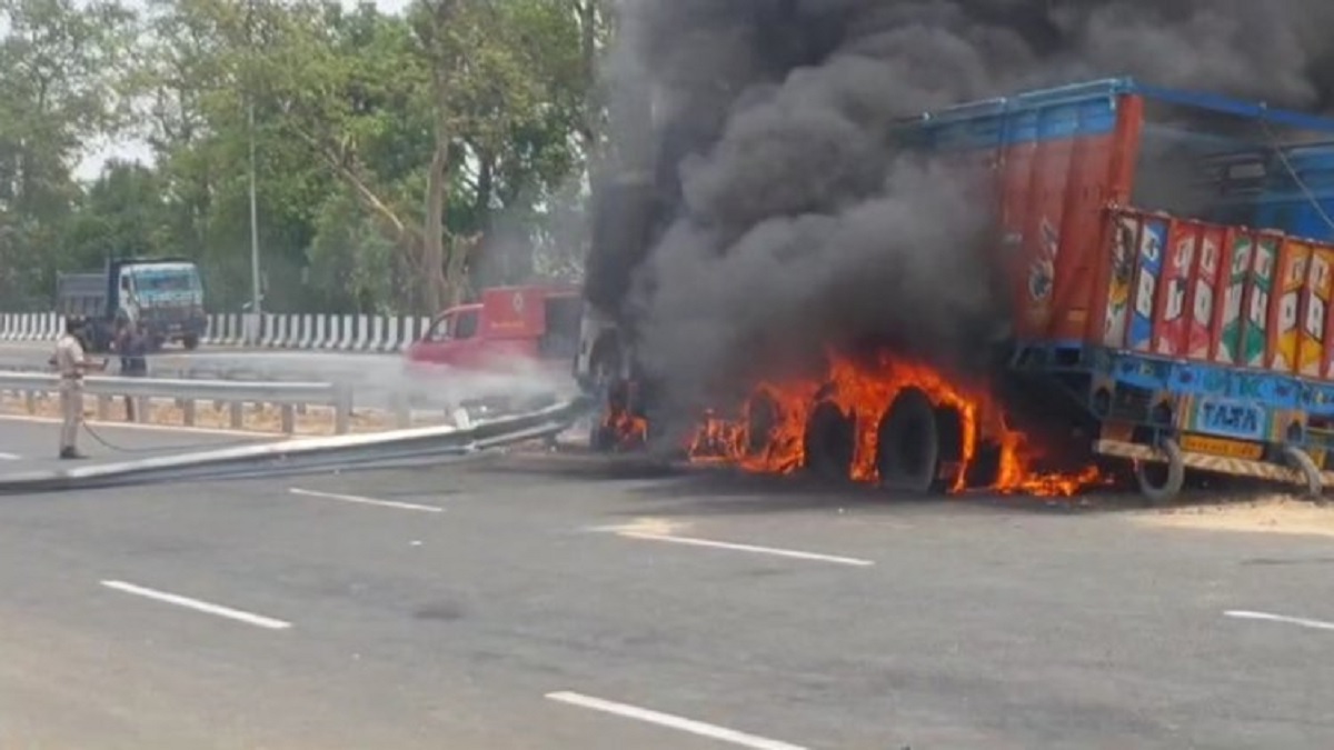 पटना में भीषण सड़क हादसा, ट्रक ने स्कूल वाहन को मारी जोरदार टक्कर, 4 छात्रों की मौत, कई घायल