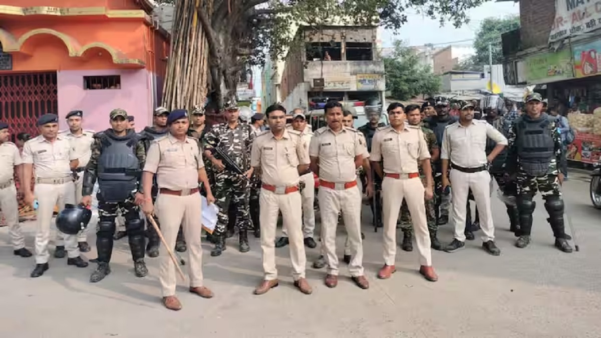 भागलपुर में धार्मिक स्थल पर दूसरे समुदाय का झंडा फहराने को लेकर फिर से बढ़ा तनाव, मौके पर पहुंचे सीटी SP समेत कई अधिकारी