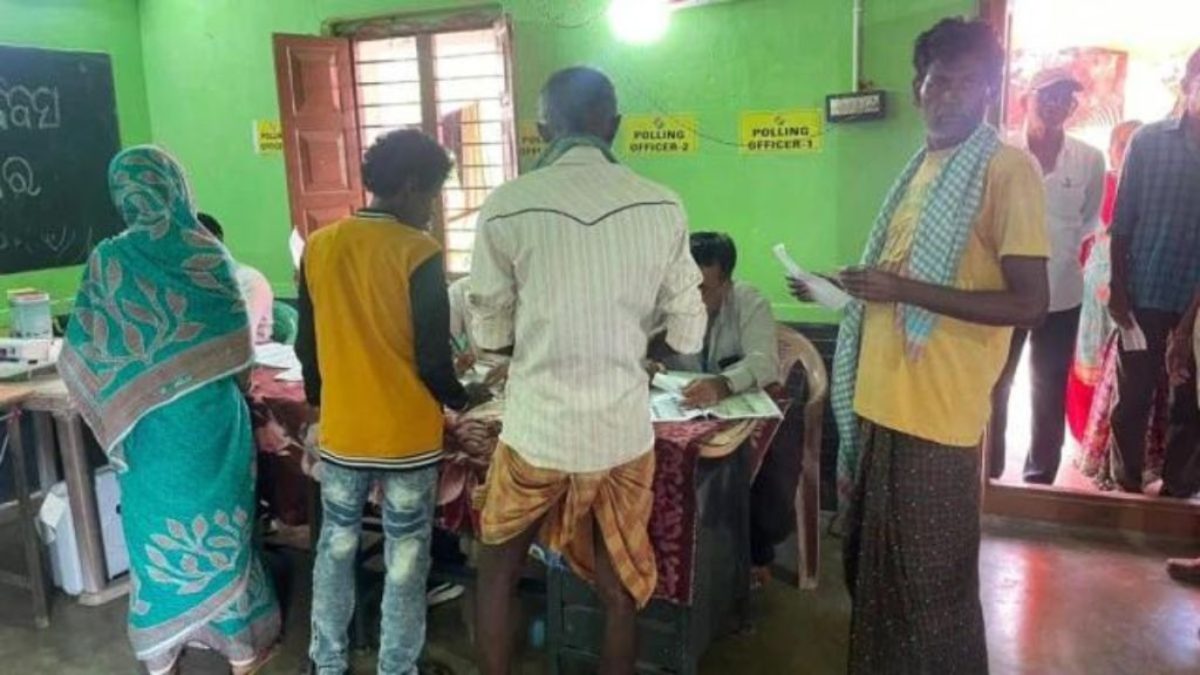 Jharkhand Elections LIVE: मधुपुर में मतदान पदाधिकारी गिरफ्तार, धनबाद में निर्दलीय प्रत्याशी रोहित यादव और बीजेपी समर्थक आपस में भिड़े