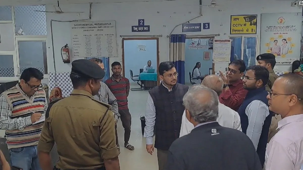 Bihar News: मुजफ्फरपुर में डॉक्टर ने बिना बीमारी के ही चीर दिया मरीज का पेट, परिजनों को बोला SOORY