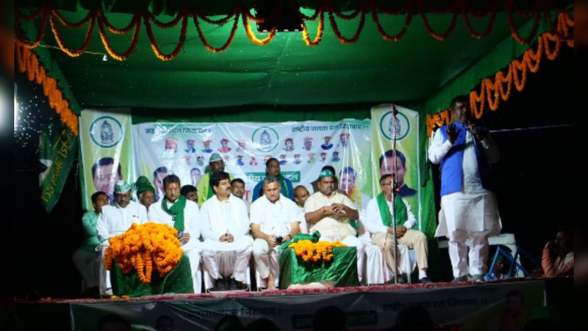 युद्ध का मैदान बना रामगढ़! RJD सांसद सुधाकर सिंह ने कहा- इस बार 300 बूथों पर होगी लाठी-डंडे से पिटाई, जानें मामला?