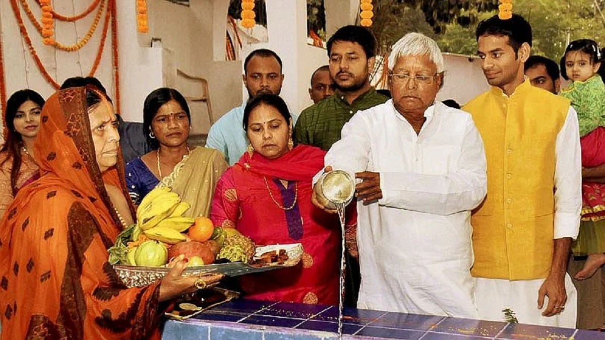 Chhath 2024: लालू परिवार इस साल भी नहीं मनाएगा छठ, सीएम नीतीश समेत इन नेताओं के घर छठ का आयोजन