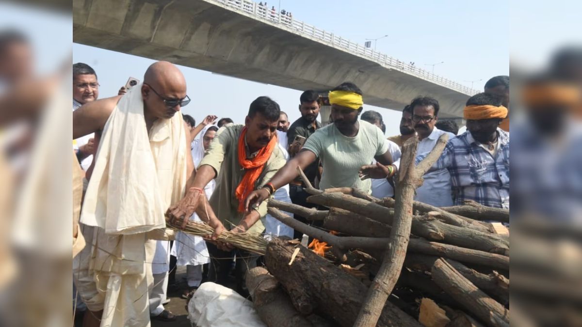 Sharda Sinha funeral: अलविदा स्वर कोकिला, पंचतत्व में विलीन हुईं शारदा सिन्हा, बेटे अंशुमान ने दी मुखाग्नि