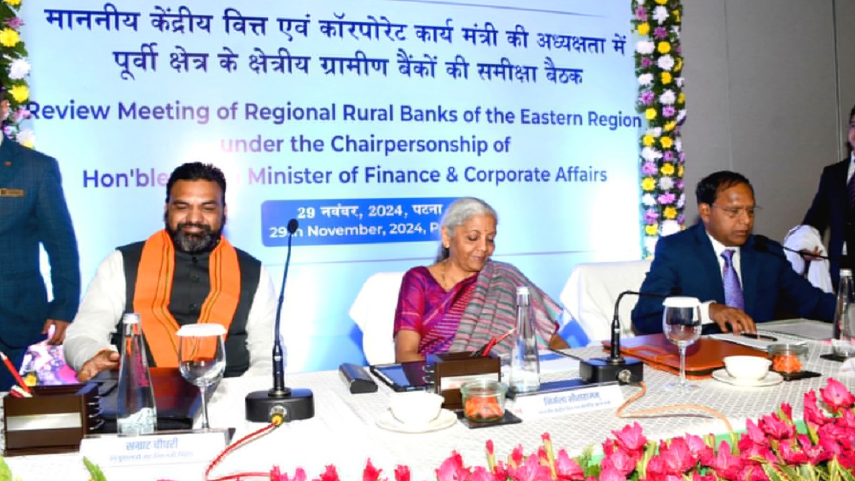 RRB समीक्षा बैठक में शामिल हुईं वित्त मंत्री निर्मला सीतारमण, 45 हजार युवाओं को मिलेगा 13 हजार करोड़ का तोहफा