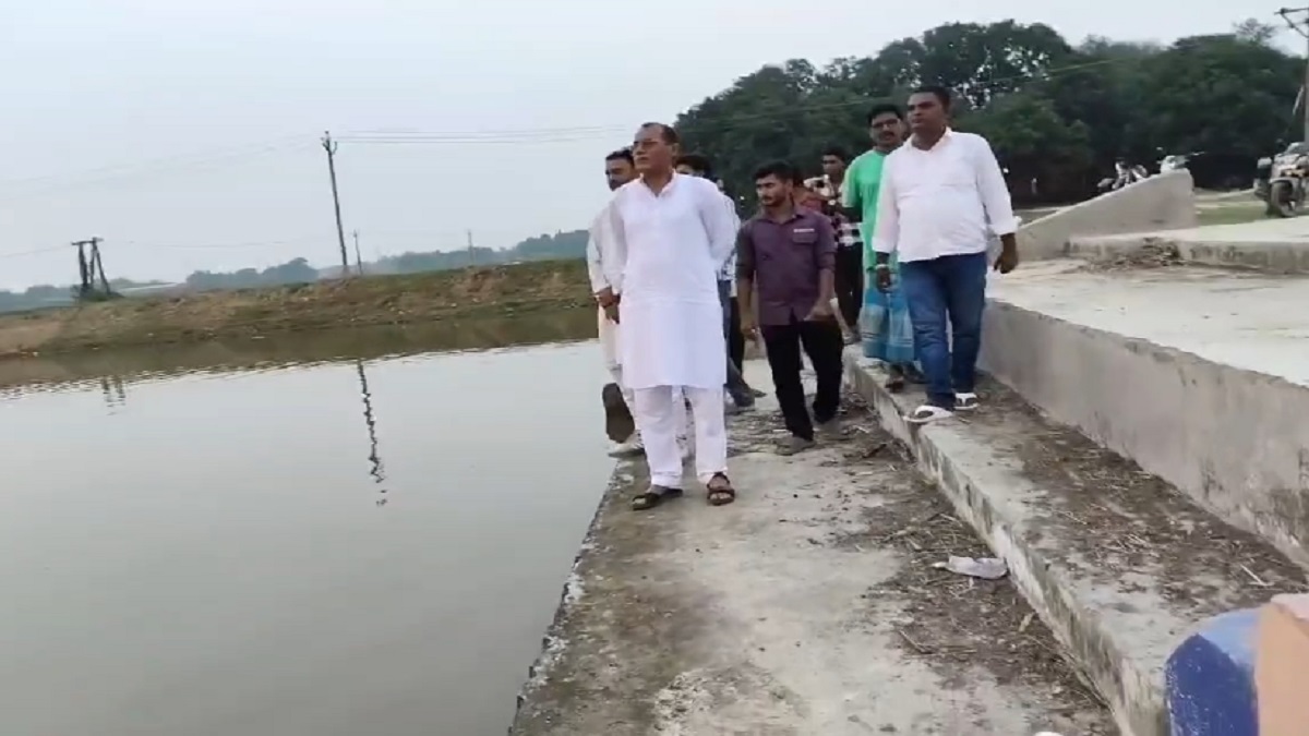 सहरसा के ग्रामीण क्षेत्रों में छठ घाटों पर साफ-सफाई की व्यवस्था नहीं, जन सुराज नेता शमीम अनवर ने प्रशासन से की ये मांग