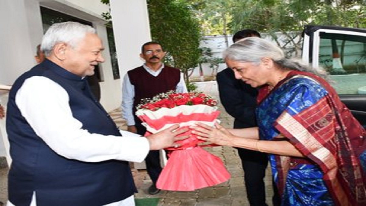केंद्रीय वित्त मंत्री निर्मला सीतारमण ने की सीएम नीतीश से मुलाकात, डिप्टी सीएम सम्राट चौधरी भी रहे मौजूद