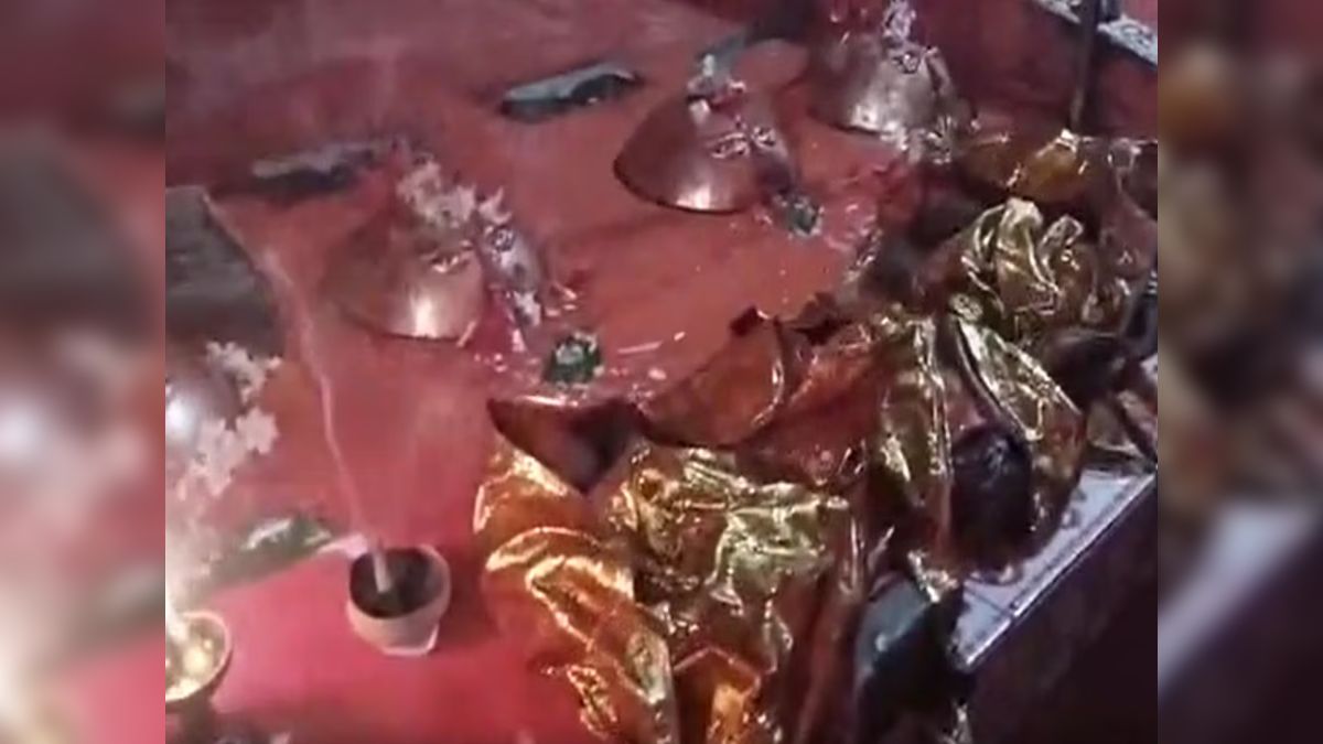 शर्मनाक: सीतामढ़ी में उपद्रवियों ने पोखर में फेंकी मंदिर की मूर्तियां, ग्रामीणों में भारी आक्रोश