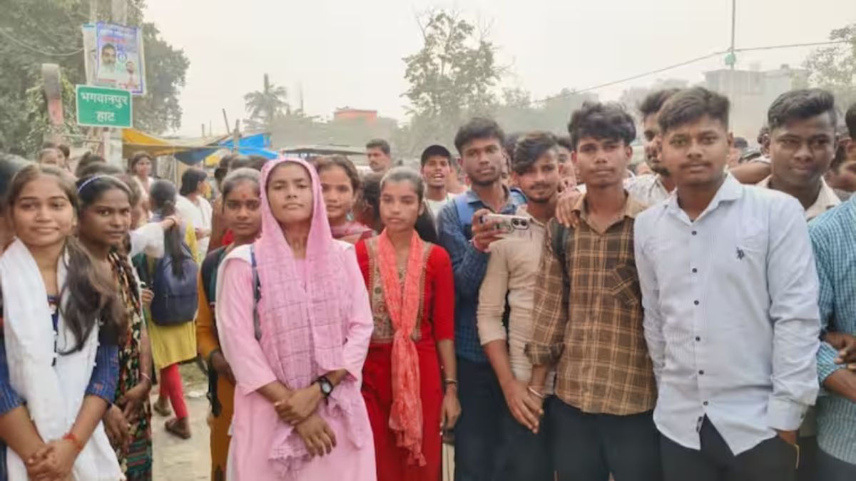 जींस पहनने की वजह से छुट गई सैकड़ों छात्र की परीक्षा, नाराज छात्रों ने जमकर काटा बवाल, जानें पूरा मामला?
