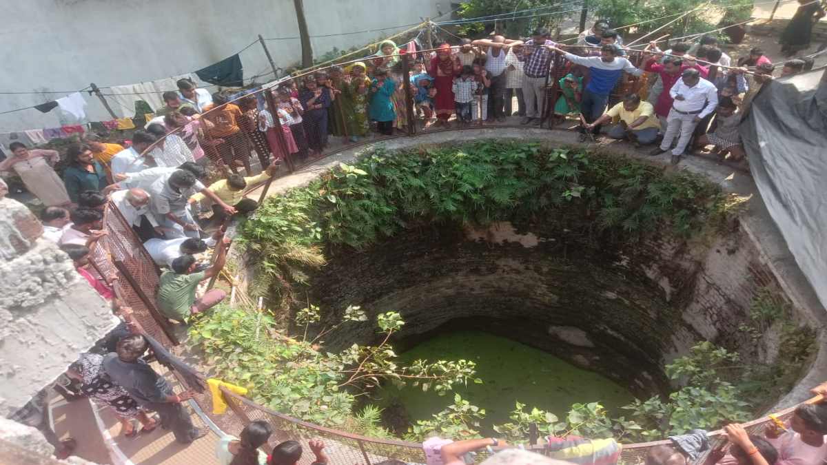 आखिर क्यों ? फिर कुएं में कूदी महिला, कुछ दिन पहले भी की थी कोशिश