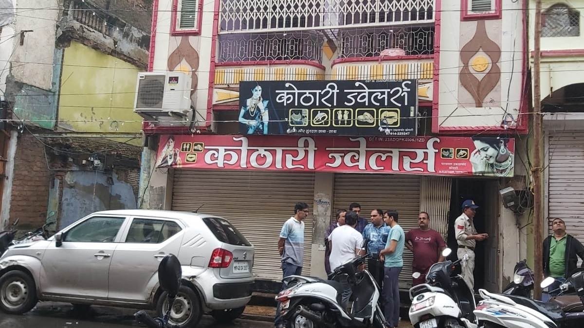 मुजफ्फरपुर के सोनारपट्टी में DRI टीम की छापेमारी से मचा हड़कंप, भारी मात्रा में गोल्ड और कैश बरामद