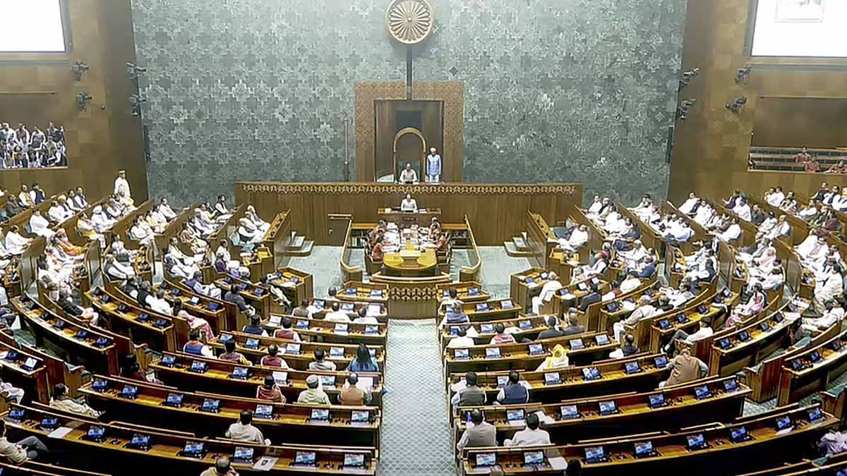 Parliament Winter Session 2024: लोकसभा और राज्यसभा की कार्यवाही कल तक के लिए स्थगित, राहुल गांधी ने की गौतम अदाणी की गिरफ्तारी की मांग