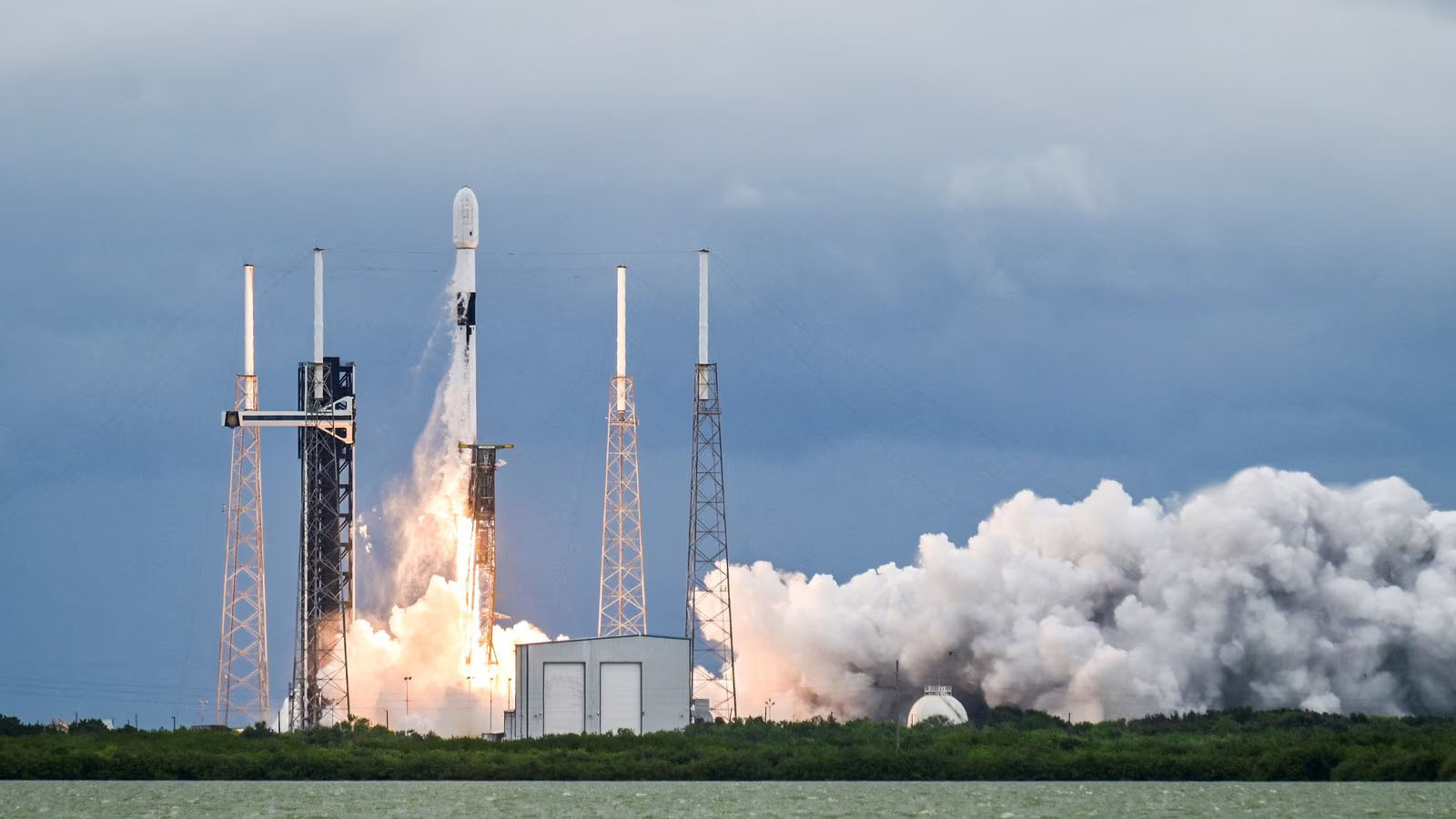ISRO और SpaceX की साझेदारी सफल,एलन मस्क की SpaceX ने लॉन्च किया इसरो का GSAT-N2 सैटेलाइट , देखें VIDEO