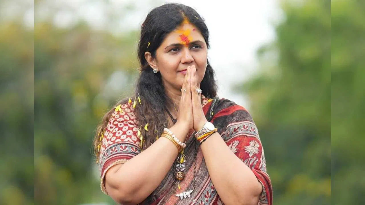 Maharashtra Assembly Election : महाराष्ट्र में वोटिंग के बीच पंकजा मुंडे के दावे से किसे लगने वाला है झटका?