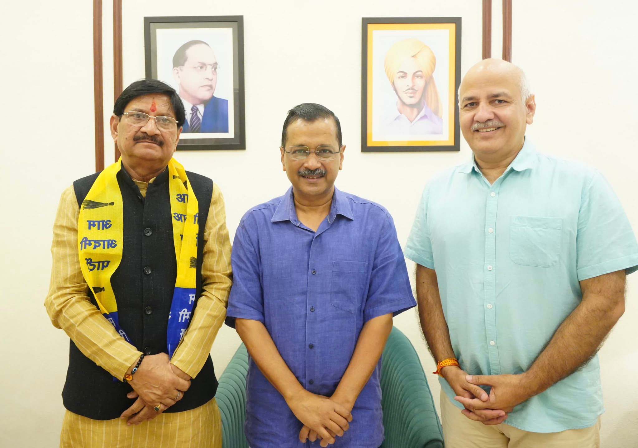 विधानसभा चुनाव से पहले दिल्ली में BJP को झटका, AAP में शामिल हुए ये BJP नेता