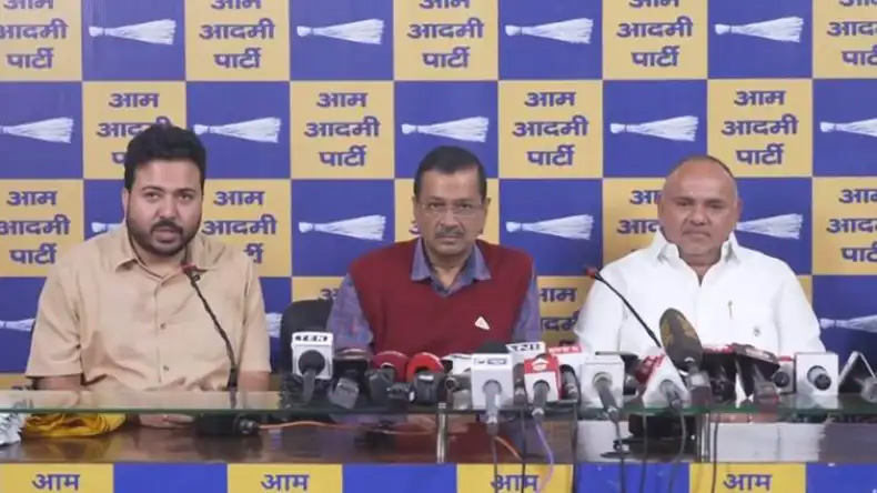 AAP में शामिल हुए कांग्रेस के पूर्व MLA सुदेश शौकीन, केजरीवाल ने दिलाई सदस्यता