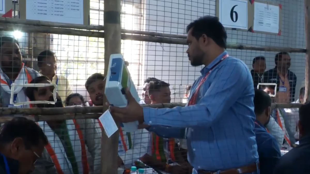 रायपुर दक्षिण विधानसभा उपचुनाव : मतगणना की सामने आई पहली तस्वीर, देखिए कैसे मची है कश्मकश…