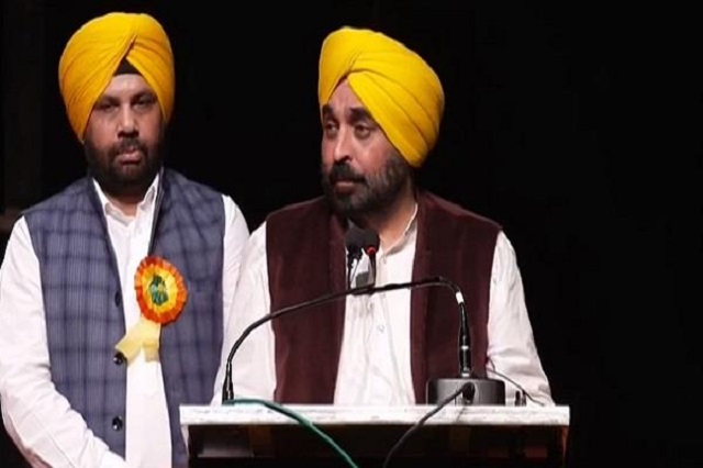 पी.एस.पी.सी.एल. के नवनियुक्त उम्मीदवारों को बांटे गए नियुक्ति पत्र, सीएम मान ने कहा- खुशी है कि 300 से ज्यादा चूल्हे जलेंगे
