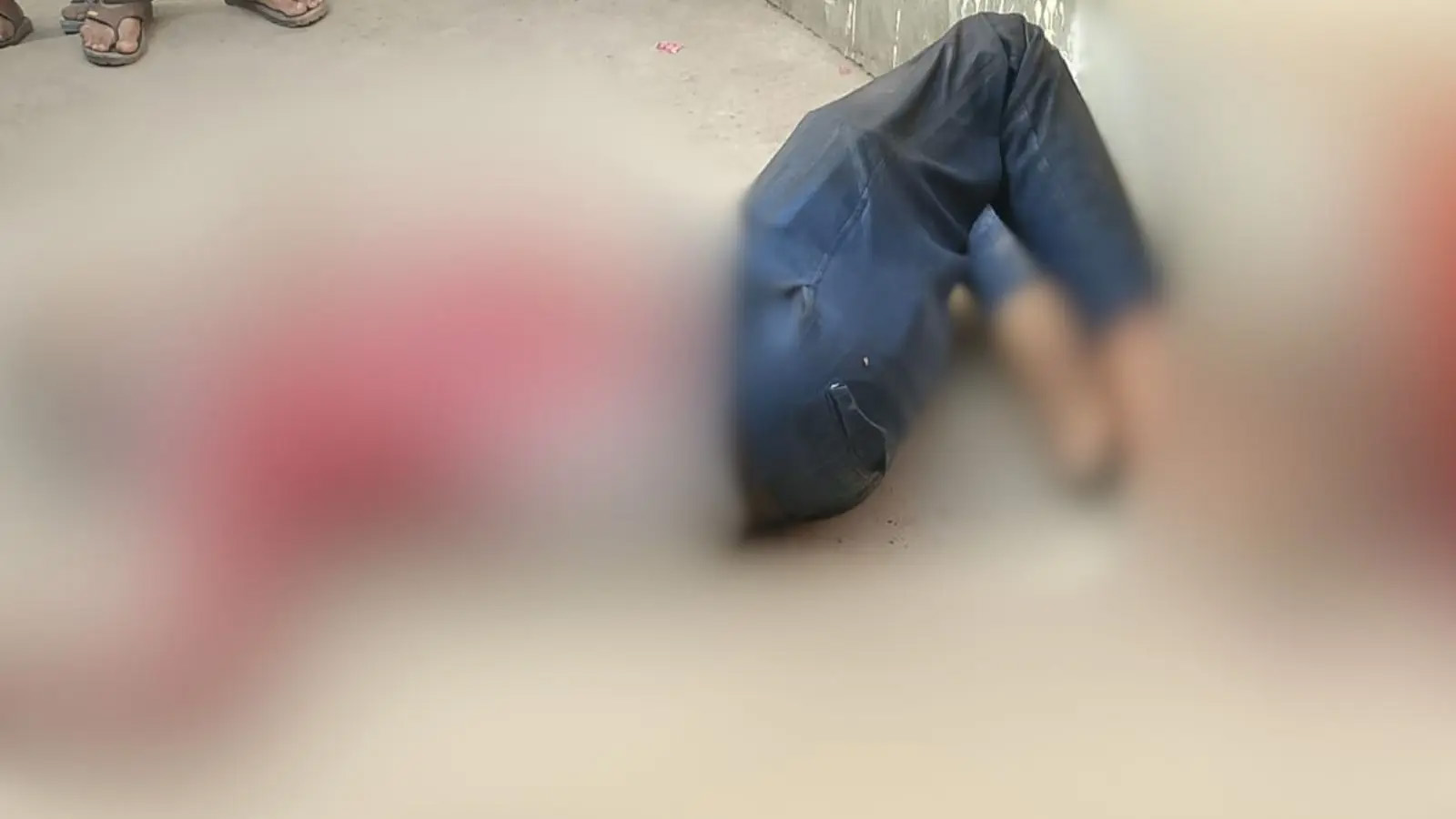 नोएडा में खौफनाक घटना, मीट दुकान पर ताबड़तोड़ चाकूबाजी, मदद मांगते हुए युवक की  मौत