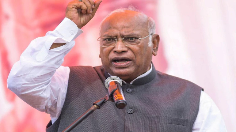 मल्लिकार्जुन खरगे ने कहा- भारत जोड़ो यात्रा की तरह ‘हमें बैलेट पेपर के लिए यात्रा निकालनी चाहिए’