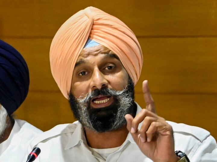 बिक्रम मजीठिया ने साधा अमृतपाल सिंह पर निशाना, कही ये बात