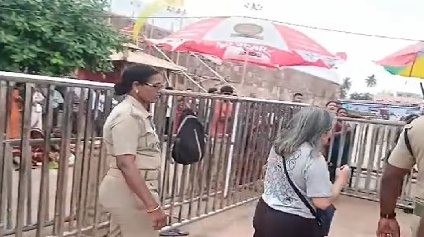 चीनी महिला ने की पुरी मंदिर में प्रवेश की कोशिश… फिर पुलिस ने !!!