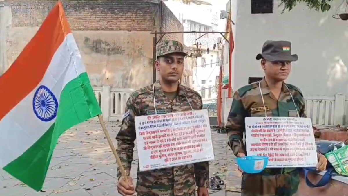 आर्मी में हो रहा जवानों का शोषण! कुत्ता घुमाने से लेकर कराया जा रहा वेटर तक का काम, सेना के जवान ने अफसरों पर लगाए सनसनीखेज आरोप  