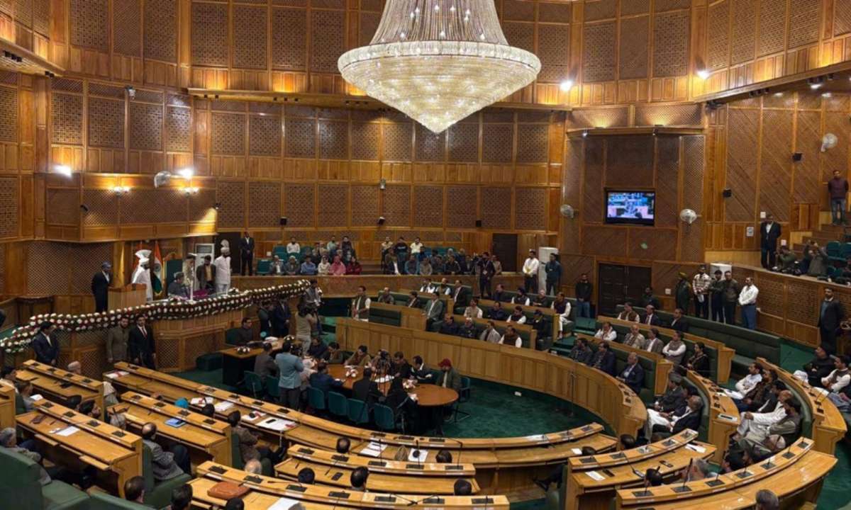 Article 370: जम्मू-कश्मीर विधानसभा में आर्टिकल 370 वापसी का प्रस्ताव पास, BJP विधायकों ने प्रस्ताव की कॉपी फाड़ी, जमकर मचा बवाल