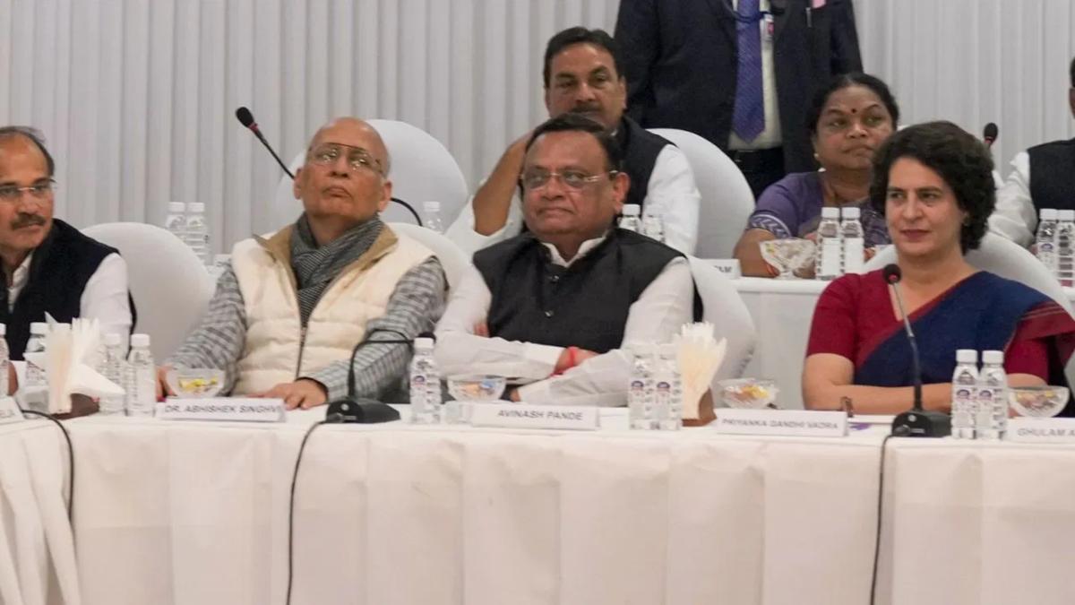 हार के बाद कांग्रेस ने फिर EVM पर फोड़ा ठिकरा, प्रियंका गांधी बोली – भारत को पारंपरिक बैलेट पर लौटना चाहिए