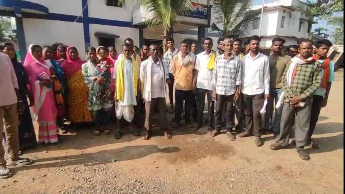 छत्तीसगढ़ में अनोखा मामला : ग्रामीणों ने बंद किया सरपंच का हुक्कापानी, राइस मिल के लिए NOC देने से दो फाड़ में बंटा गांव, जानिए पूरा मामला…
