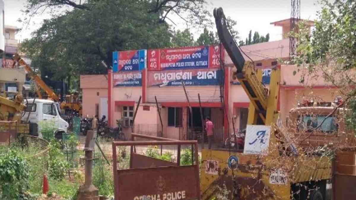 बांग्लादेशी नाबालिग को वेश्यावृत्ति में धकेलने के आरोप में दंपती गिरफ्तार