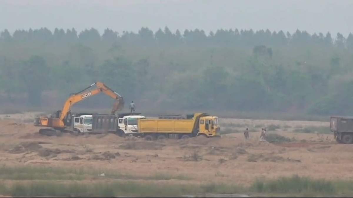 रेत माफियाओं पर प्रशासन मेहरबान! : गौरभाट रेत खदान की अवैध नीलामी पर अब तक कार्रवाई नहीं, इधर हरदीडीह खदान में चल रहा बड़ा खेल