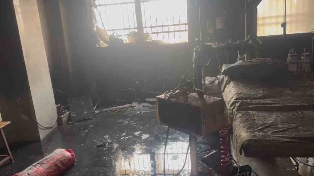 मेकाहारा आगजनी अपडेट : हड्डी रोग विभाग के ओटी में चल रहा था ऑपरेशन, खिड़की काटकर डॉक्टर और मरीज को निकाला बाहर, देखें VIDEO…