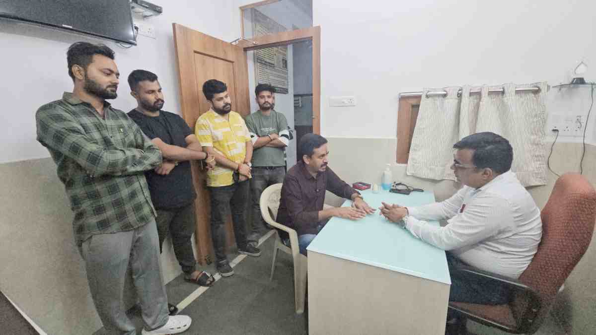 CG में 20 डॉक्टरों ने दिया इस्तीफा : निजी प्रैक्टिस पर प्रतिबंध लगाने से हैं नाराज, इस्तीफे से अस्पताल की बिगड़ी व्यवस्था