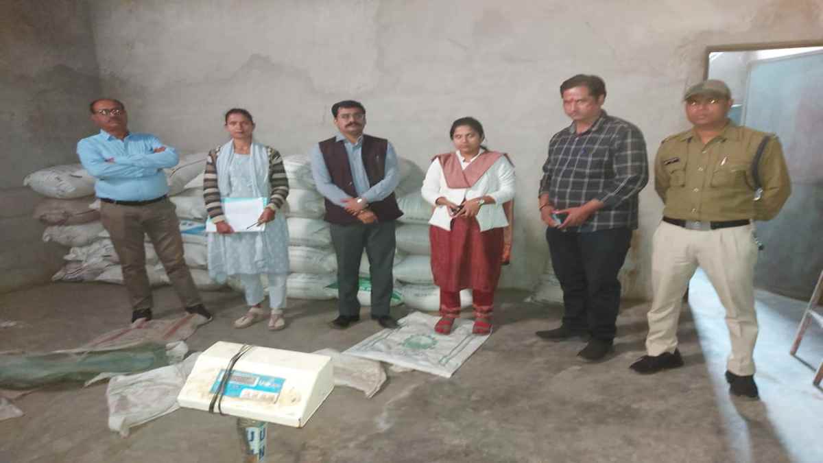 धान के अवैध परिवहन और भंडारण पर छापामार कार्रवाई, 30 क्विंटल धान जब्त
