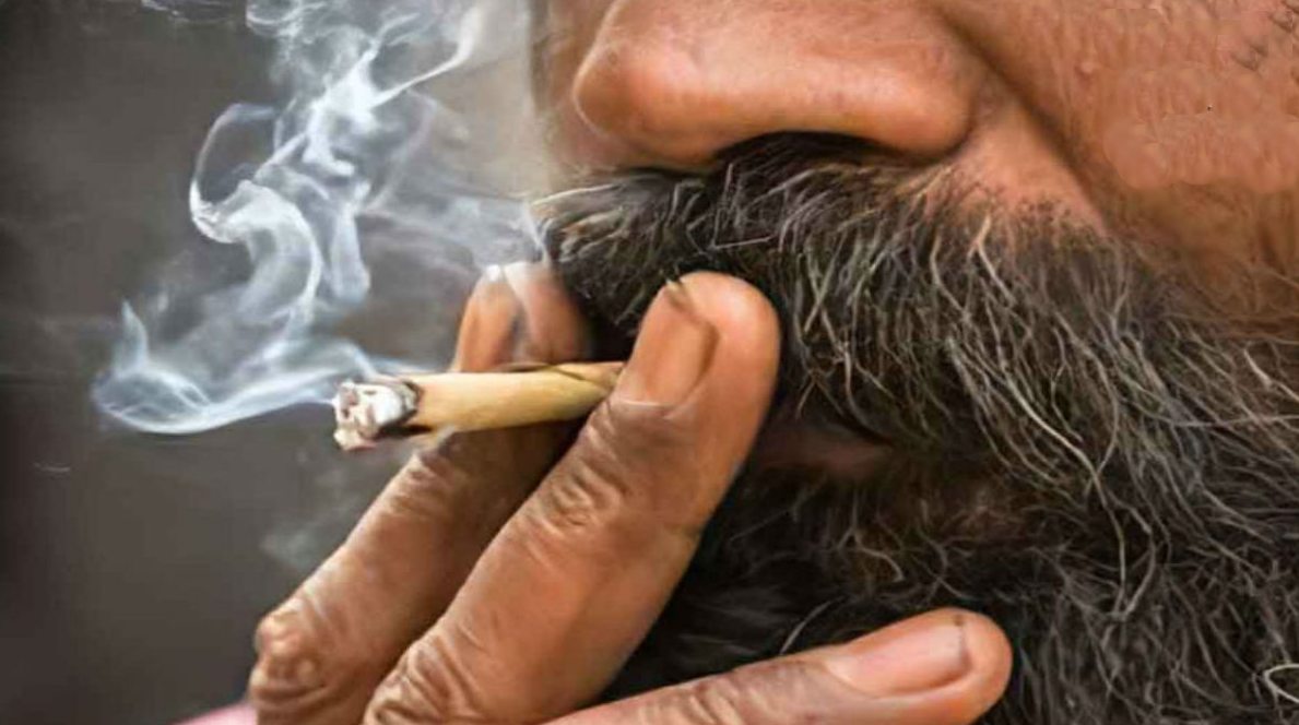 बीड़ी की तलब ने खतरे में डाली सैकड़ों की जान: ऑक्सीजन मास्क हटाकर मरीज ने सुलगाई बीड़ी, ICU में भभक उठी आग…