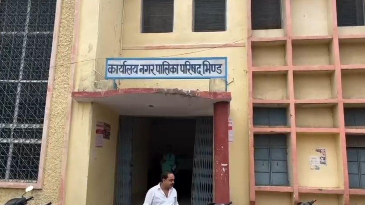 बड़ी खबर: दो पूर्व CMO सहित 6 नगर पालिका कर्मचारियों पर FIR, ये है पूरा मामला