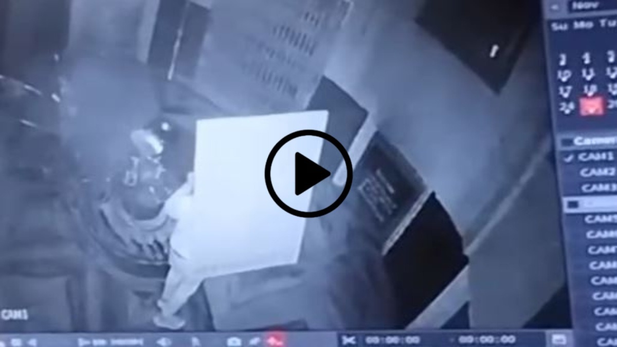 पहले कभी नहीं देखी होगी ऐसी चोरी: CCTV से बचने चोर का अजब जुगाड़, देखकर पकड़ लेंगे माथा 