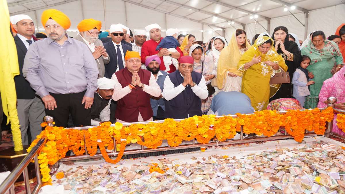 Guru Nanak Jayanti 2024: प्रकाश पर्व पर सीएम धामी ने गुरुद्वारे में टेका मत्था, प्रदेश के खुशहाली और सुख-समृद्धि की कामना की