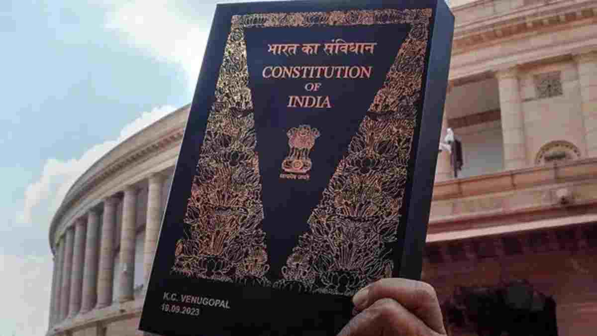 संविधान दिवस पर MP में बहस: भाजपा पर कांग्रेस ने साधा निशाना, कहा- ‘कागज का टुकड़ा समझने वाले मना रहे Constitution Day’, जानिए क्या बोली BJP?
