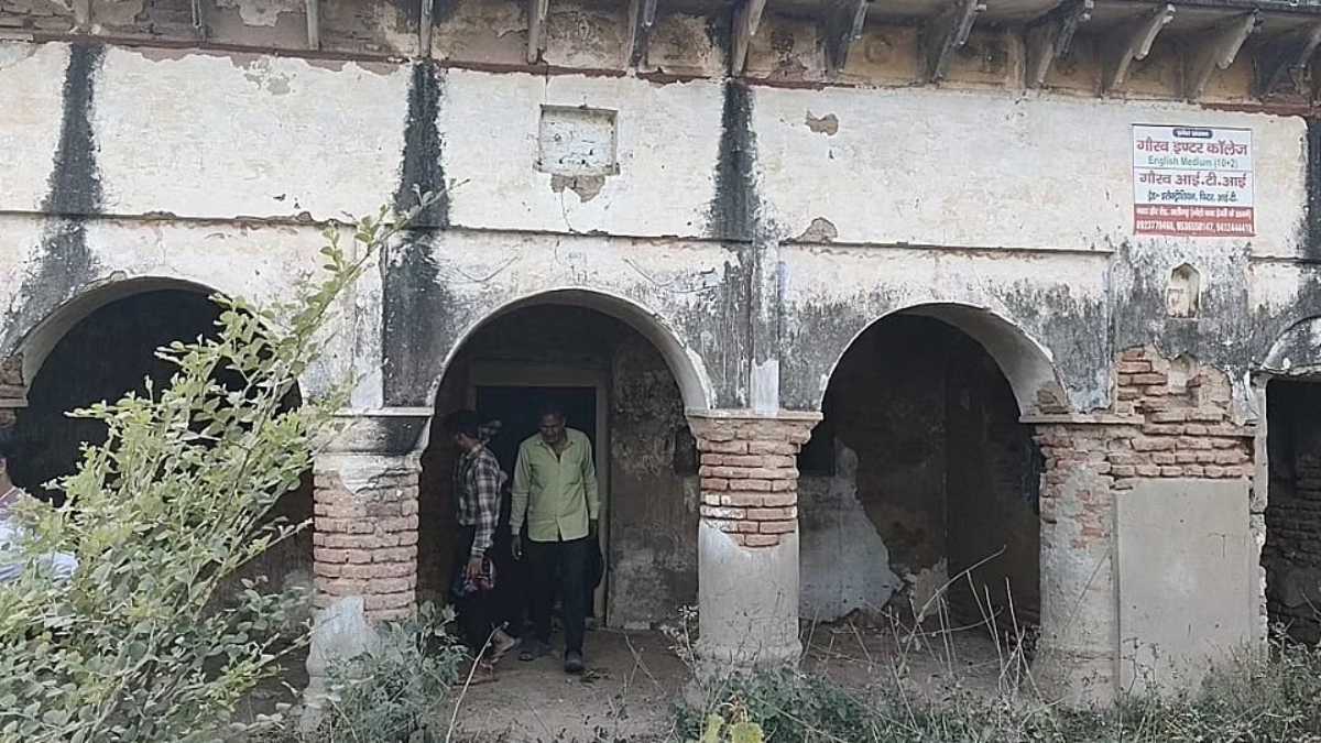 मेरठ से किडैनप 2 छात्राएं अलीगढ़ से बरामद, बेहोशी की हालत में खंडहर में मिली, दोनों के बंधे थे हाथ-पैर