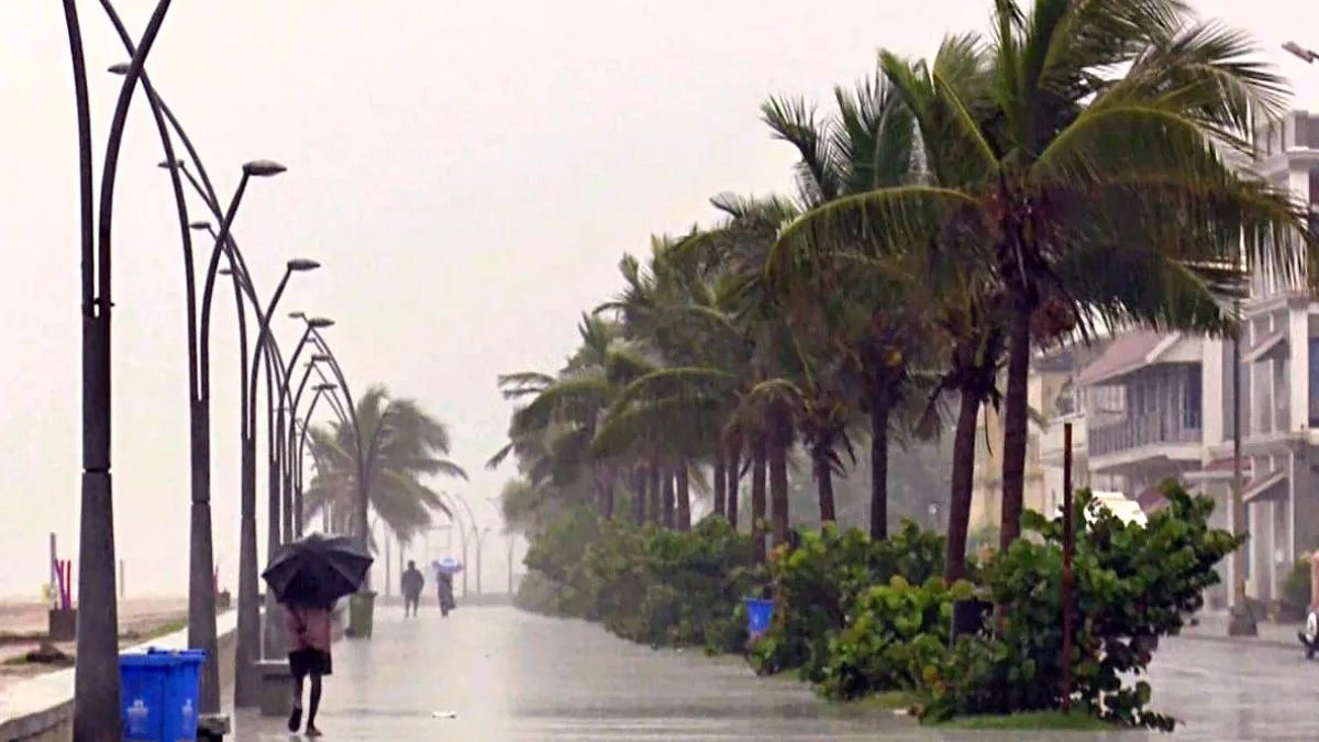 Cyclone Fengal: तमिलनाडु में ‘फेंगल’ मचाएगा कोहराम, कल पुडुचेरी के तट से टकरागा, स्कूल-कॉलेजों को किया गया बंद, आंध्र प्रदेश-केरल और झारखंड समेत इन राज्यों में दिखेगा असर