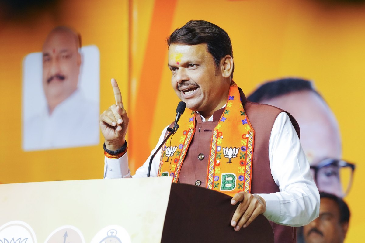 ‘सुन लो ओवैसी! किसी का बाप भी नहीं बदल सकता…’, अकबरुद्दीन ओवैसी ने फिर किया ’15 मिनट’ का जिक्र, देवेंद्र फडणवीस ने भी कर दिया चैलेंज