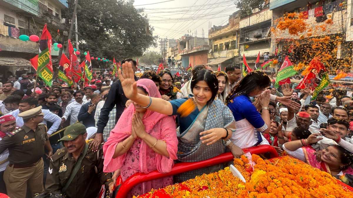 Dimple Yadav ने सीसामऊ में किया रोड शो, कहा- नसीम सोलंकी के परिवार पर अत्याचार हुआ