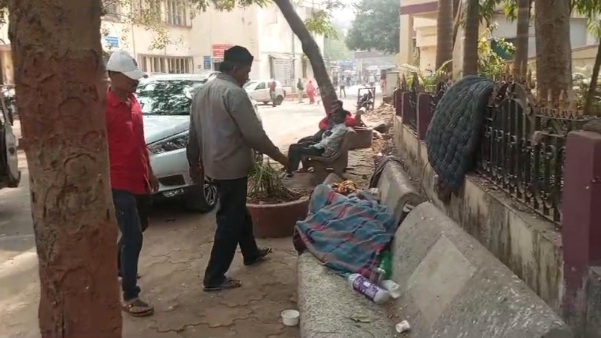 MP में ये कैसी स्वास्थ्य व्यवस्था ? इलाज के अभाव में मरीज ने तोड़ा दम, तीन महीने से लगा रहा था गुहार फिर भी नहीं मिला ट्रीटमेंट