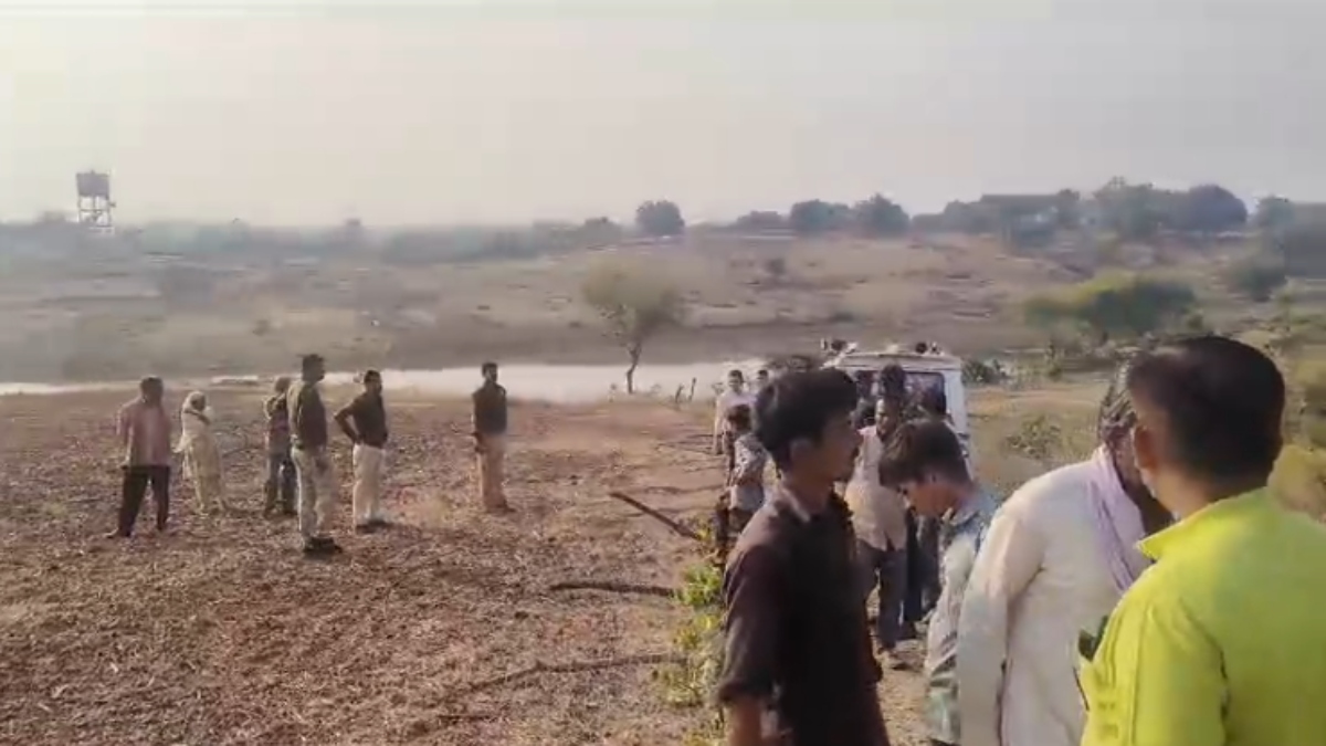मंदिर की जमीन पर कर रखा था कब्जा: शिकायत के बाद प्रशासन ने की कार्रवाई, ग्रामीणों ने की सराहना 